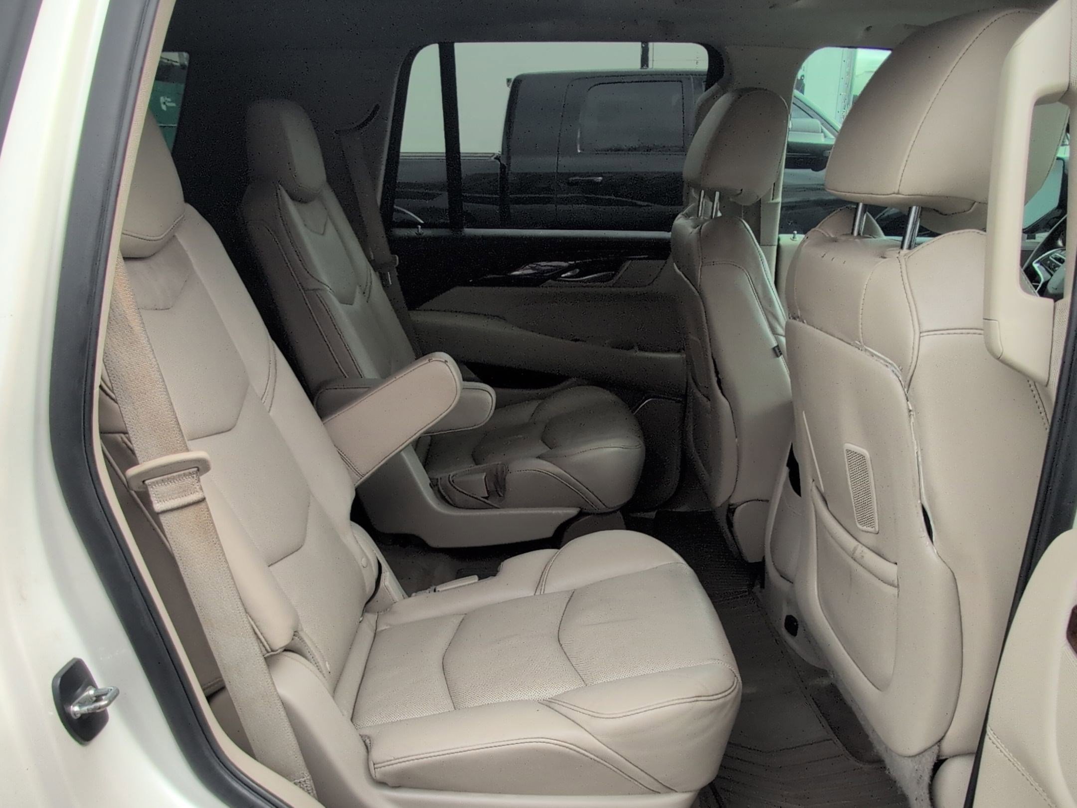 Used 2015 Cadillac Escalade Premium image 27