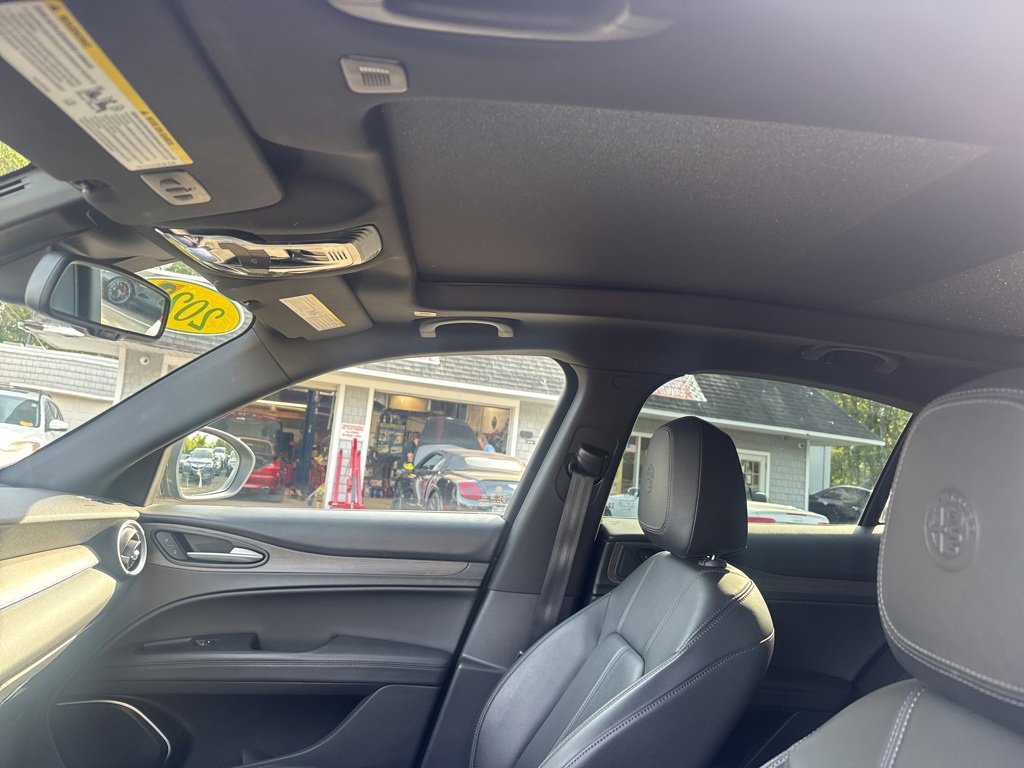 Used 2022 Alfa Romeo Stelvio Ti image 30