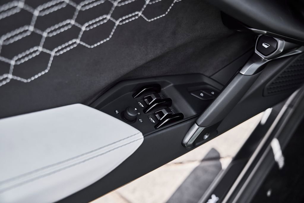 Used 2026 Lamborghini Revuelto AWD/4WD image 37
