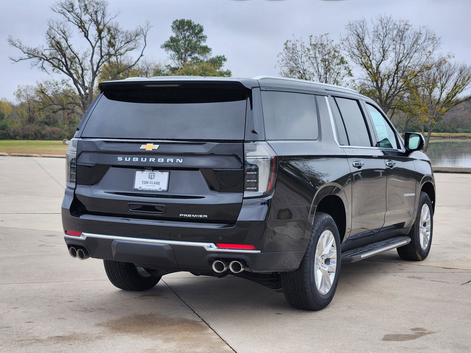 New 2026 Chevrolet Suburban Premier image 4