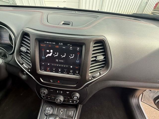 Used 2020 Jeep Cherokee Trailhawk w/ Comfort/Convenience Group image 11