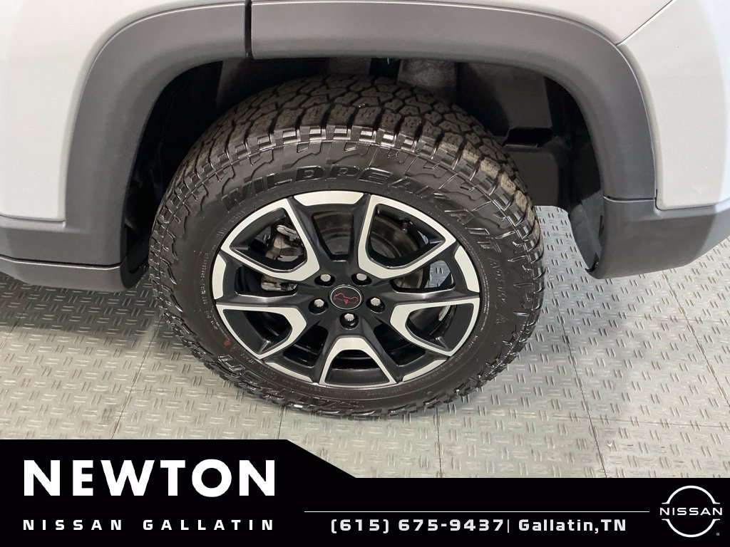 Used 2025 Jeep Compass Trailhawk AWD/4WD image 48