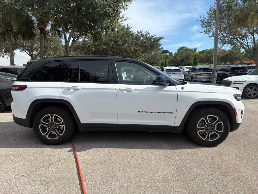 Used 2024 Jeep Grand Cherokee Trailhawk AWD/4WD image 8