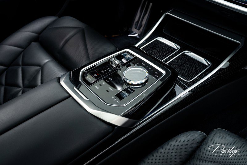 Used 2023 BMW 740i w/ Parking Assistance Package image 44