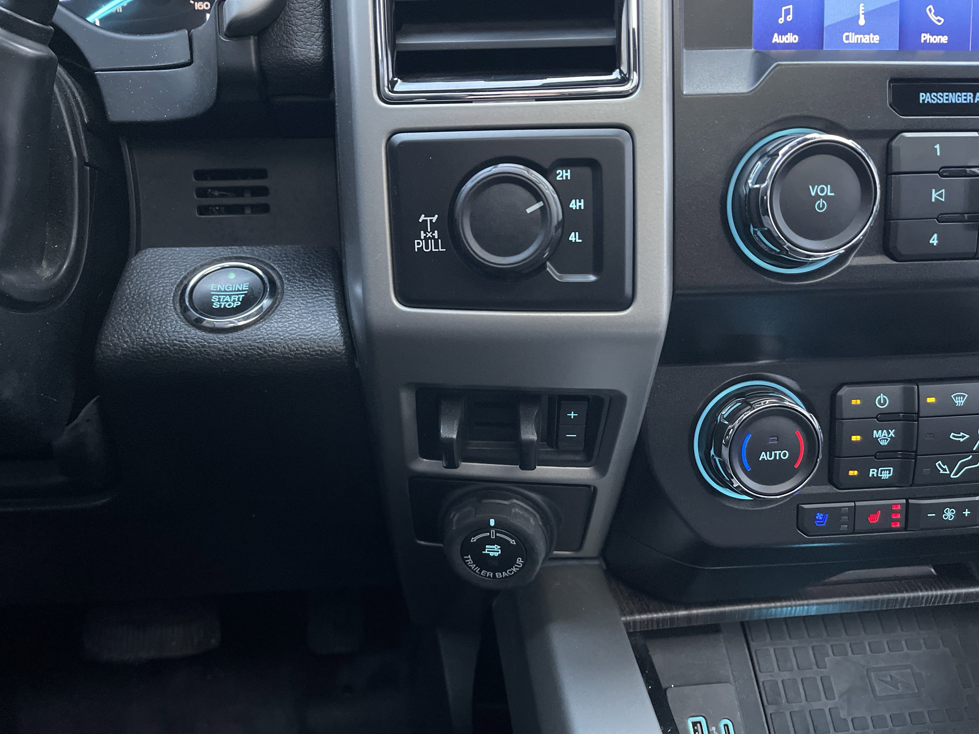 Used 2020 Ford F350 Lariat w/ Tremor Off-Road Package image 22