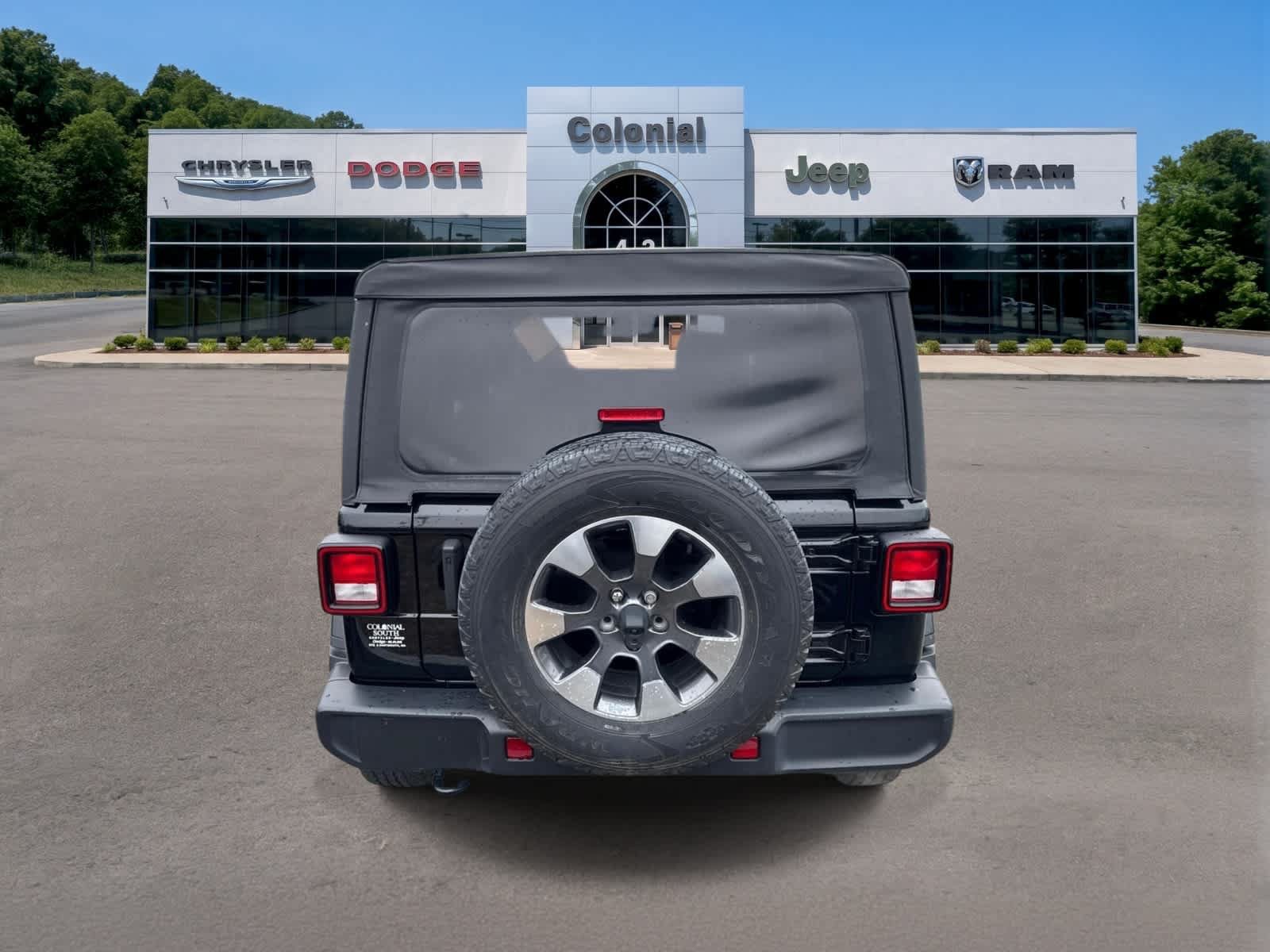 Used 2022 Jeep Wrangler Unlimited Sahara AWD/4WD image 4