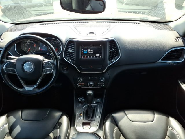 Used 2019 Jeep Cherokee Latitude Plus w/ Comfort/Convenience Group AWD/4WD image 15