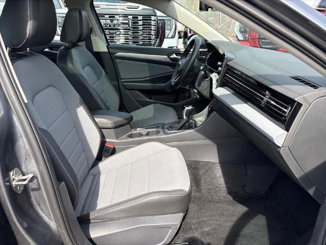 Used 2025 Volkswagen Jetta SE FWD image 7
