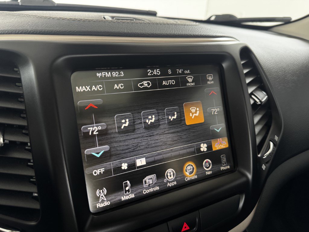 Used 2016 Jeep Cherokee Latitude w/ Comfort/Convenience Group image 48