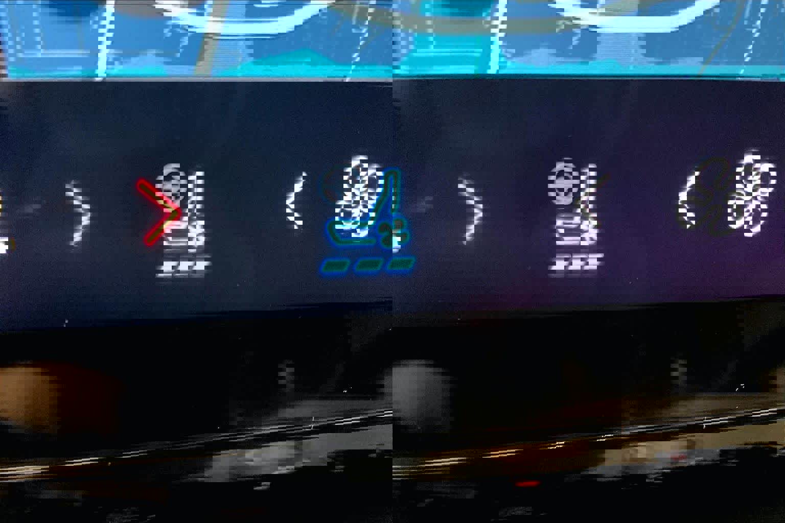 Used 2025 Lincoln Navigator Reserve image 34