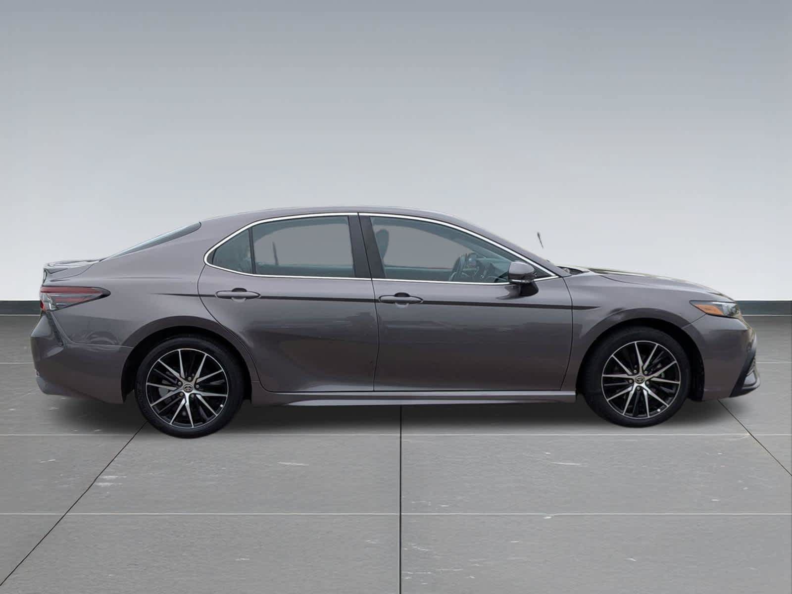 Used 2023 Toyota Camry SE w/ Cold Weather Package FWD image 7