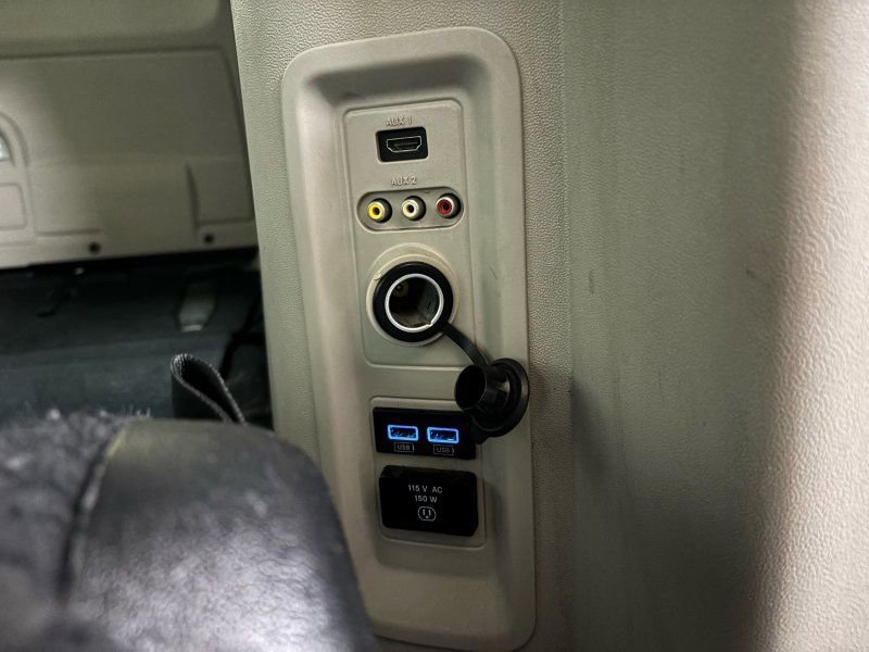 Used 2014 Dodge Grand Caravan SXT w/ Rear Park Assist Package image 19