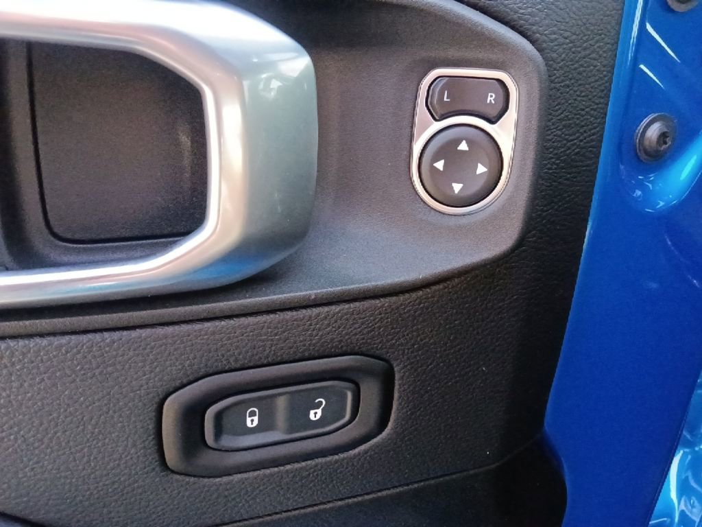 Used 2022 Jeep Gladiator Overland image 12