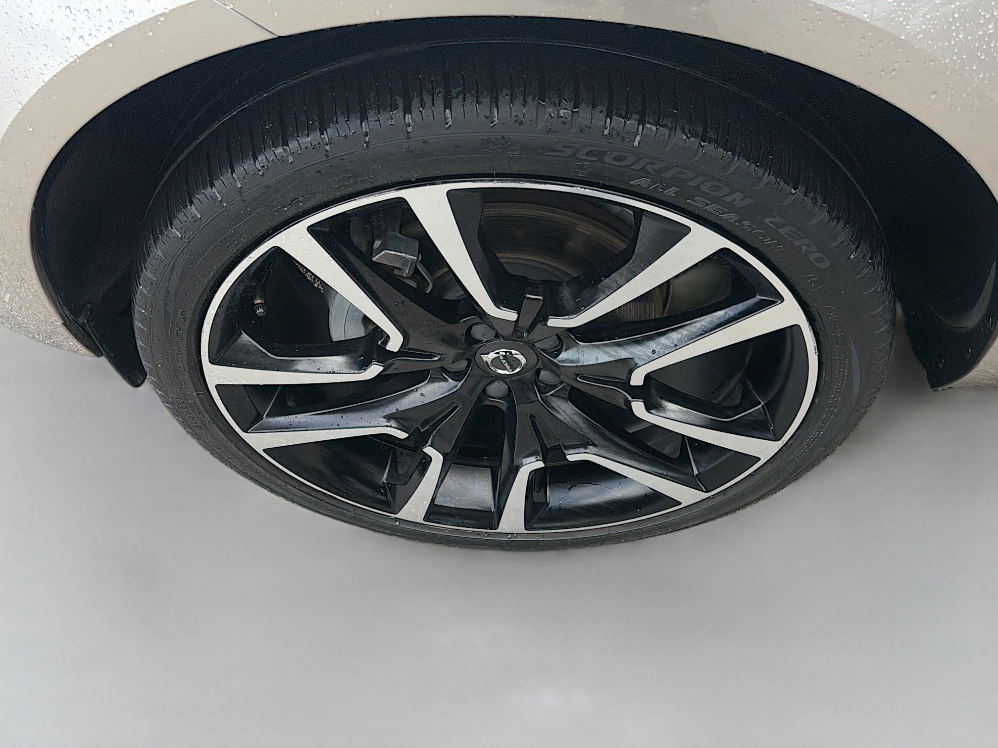 Used 2024 Volvo XC60 B5 Ultimate AWD/4WD image 34