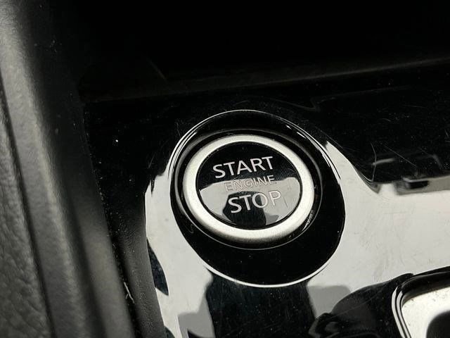 Used 2025 Nissan Versa SV FWD image 17