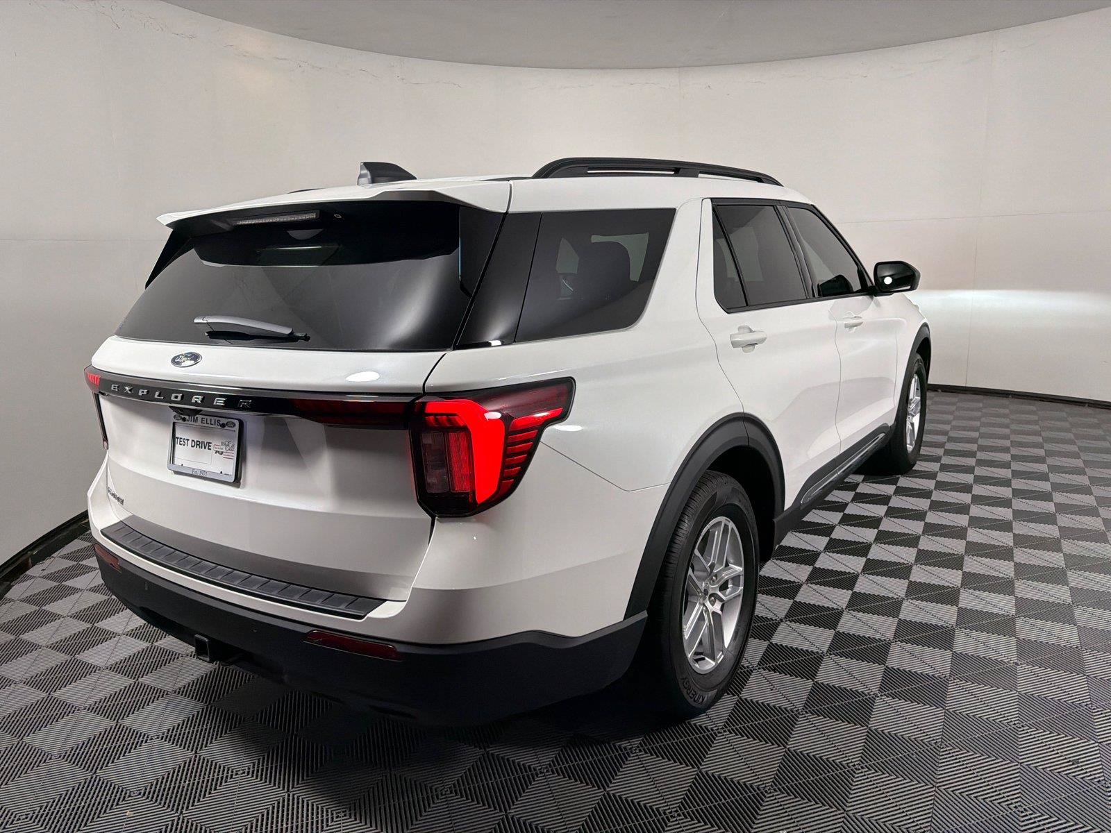 Used 2025 Ford Explorer Active RWD image 7