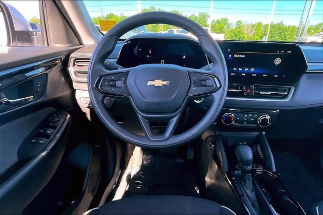 Used 2025 Chevrolet TrailBlazer LT AWD/4WD image 8