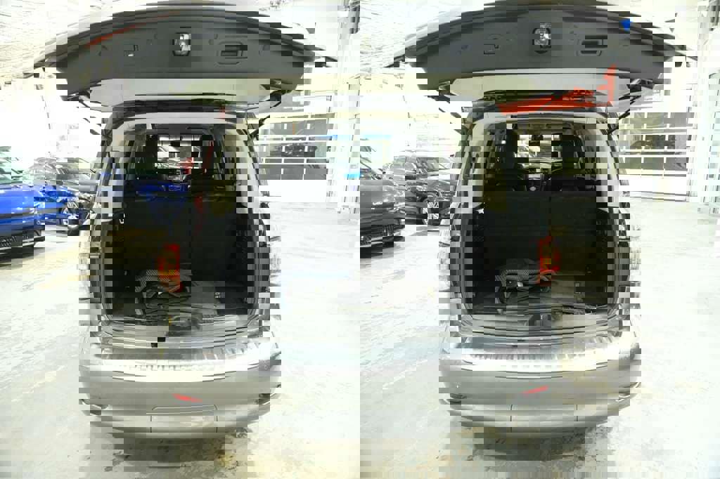 Used 2017 INFINITI QX80 image 10