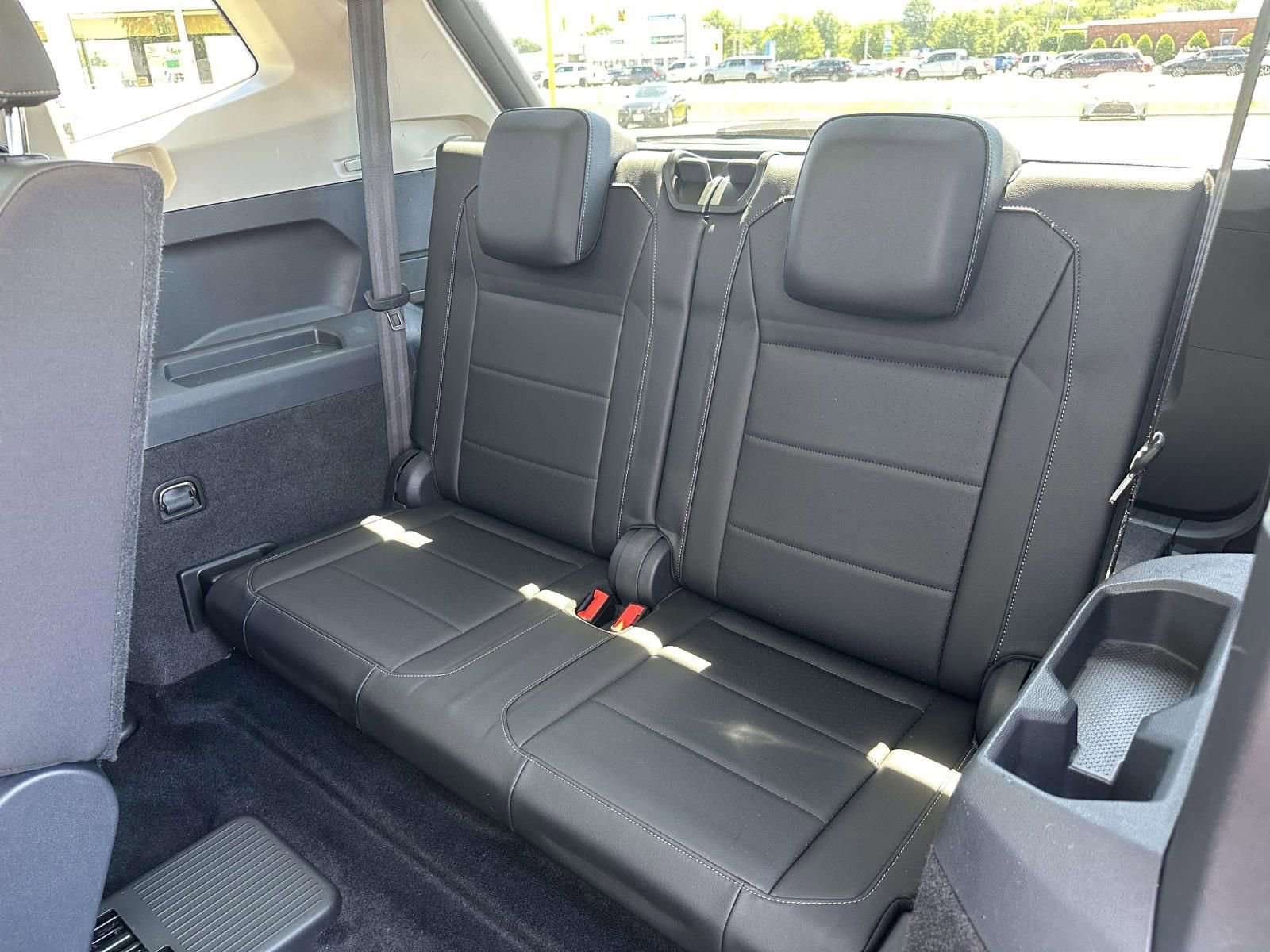 Used 2018 Volkswagen Tiguan SE w/ Panoramic Sunroof Package FWD image 14