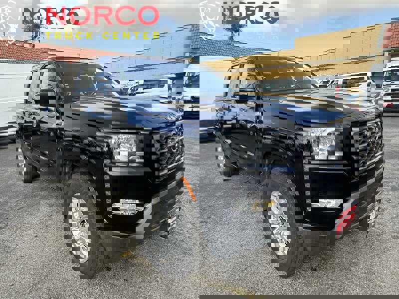 Used 2022 Nissan Frontier SV image 2