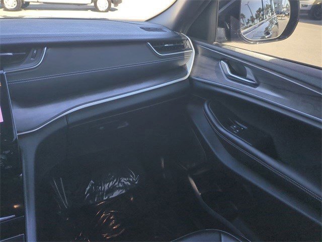 Used 2024 Jeep Grand Cherokee Limited image 17