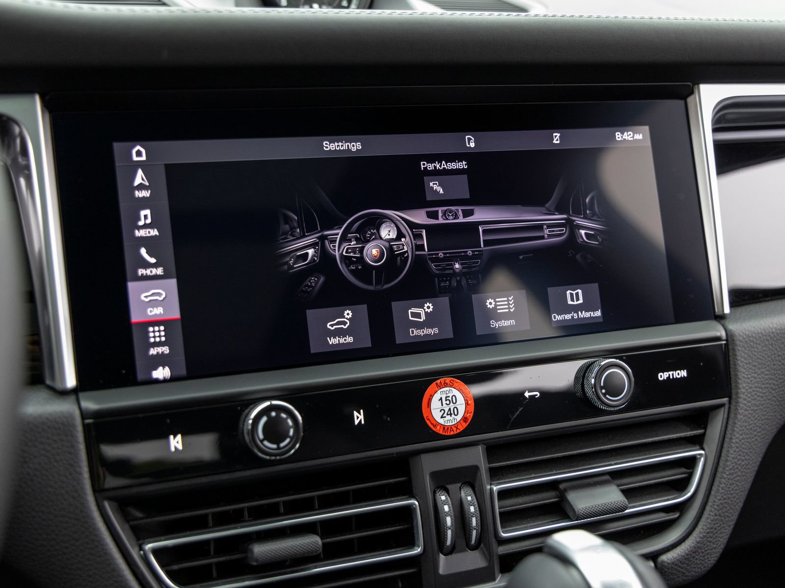 Certified 2022 Porsche Macan AWD/4WD image 36
