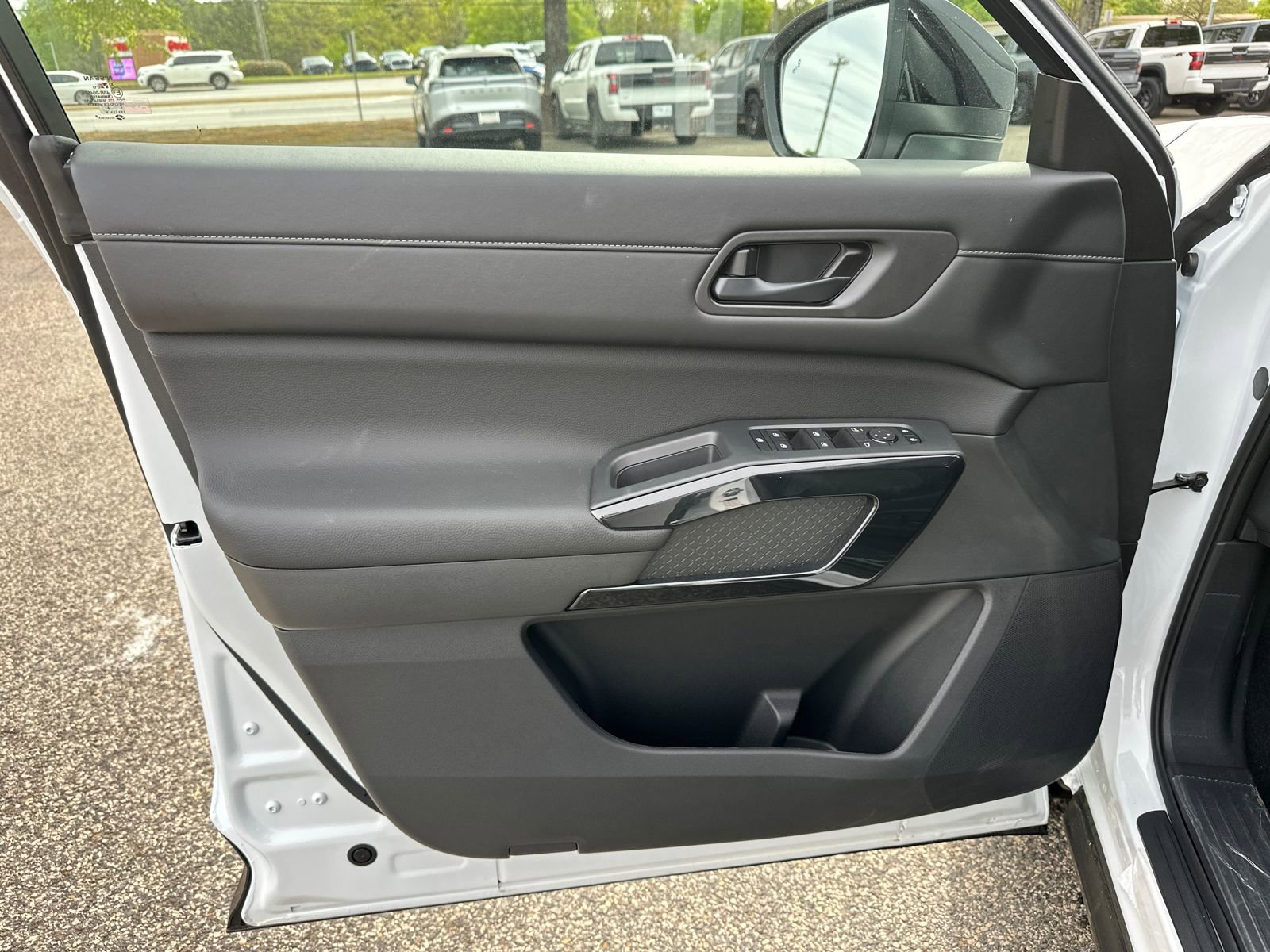 New 2026 Nissan Pathfinder SV image 7