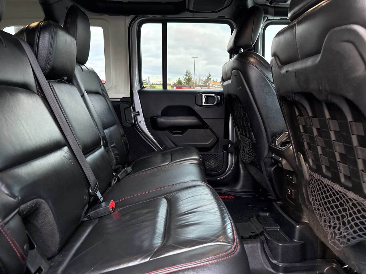 Used 2018 Jeep Wrangler Unlimited Rubicon w/ Uconnect 4C Nav & Sound Group image 18