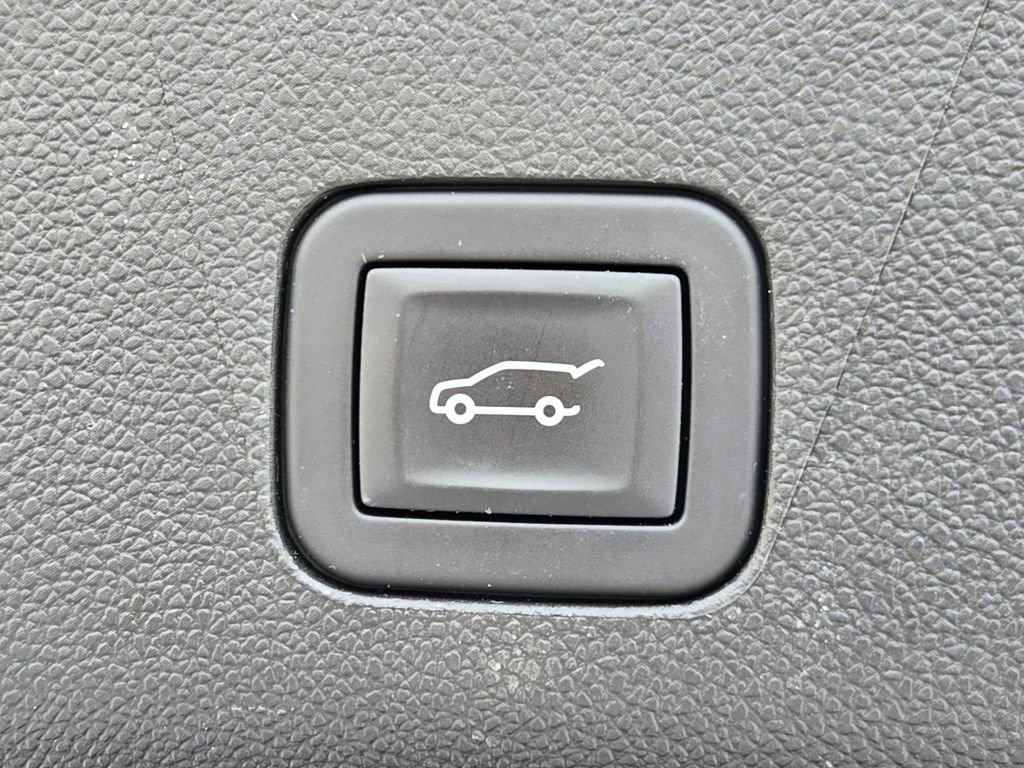 Used 2025 GMC Yukon Denali AWD/4WD image 11