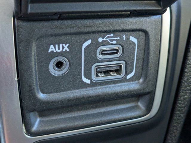 Used 2026 Jeep Wrangler Unlimited Sahara AWD/4WD image 19