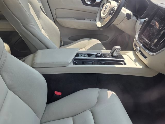 Used 2024 Volvo XC60 B5 Core AWD/4WD image 9