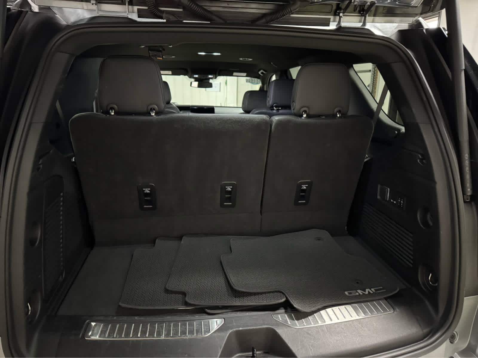 Certified 2025 GMC Yukon Denali image 13