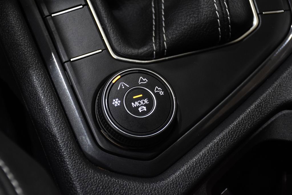 Used 2024 Volkswagen Tiguan SE R-Line image 28