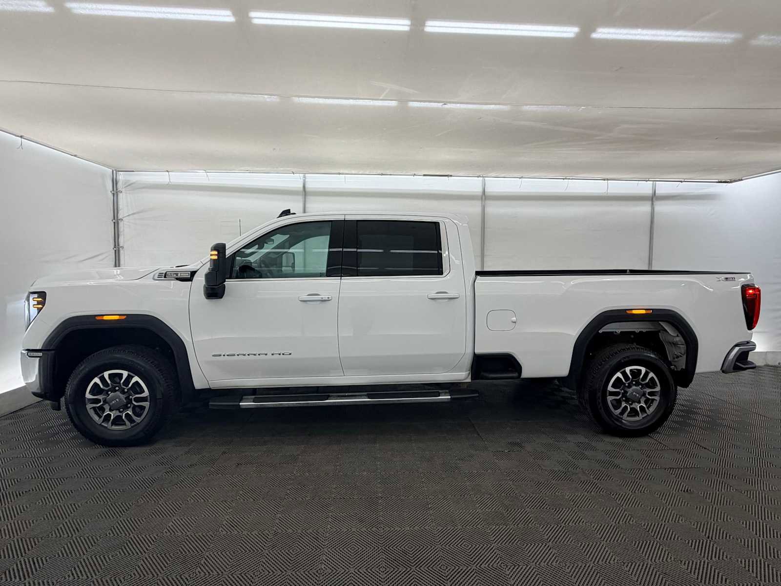 Used 2025 GMC Sierra 3500 SLE w/ SLE Value Package image 3