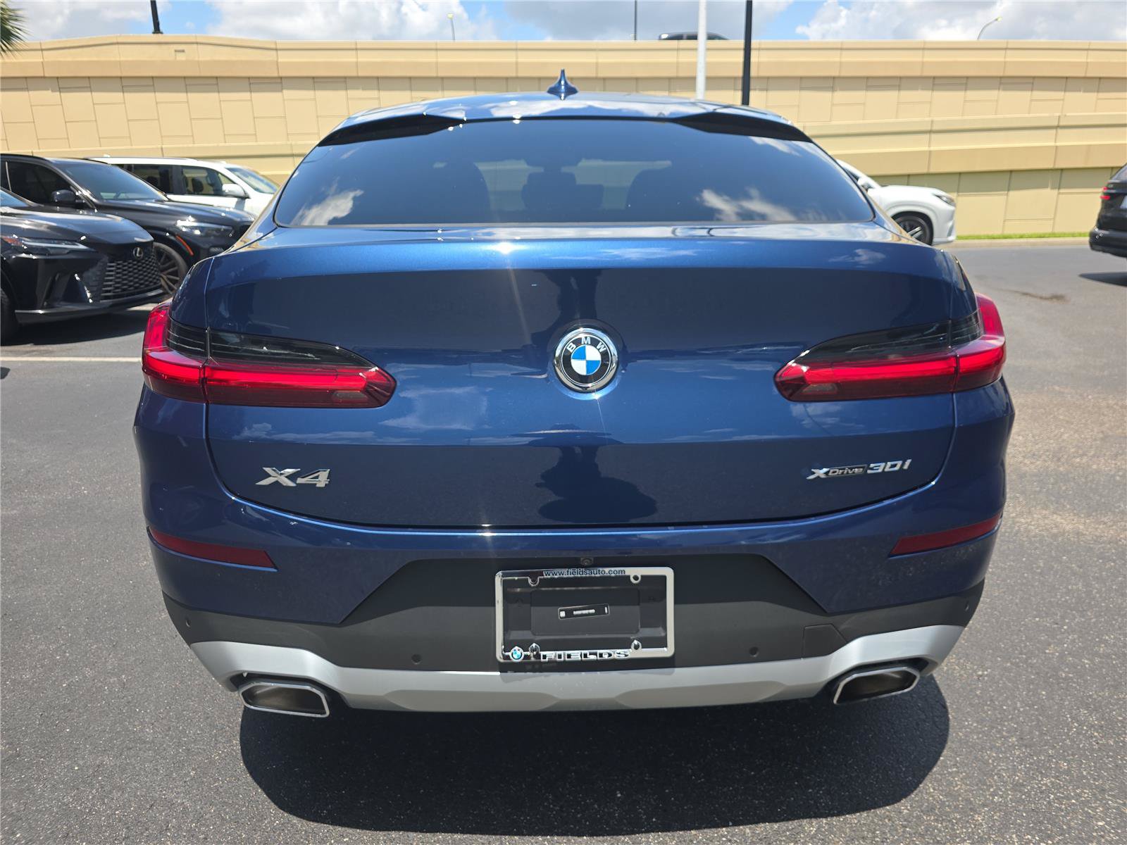 Used 2025 BMW X4 xDrive30i AWD/4WD image 4