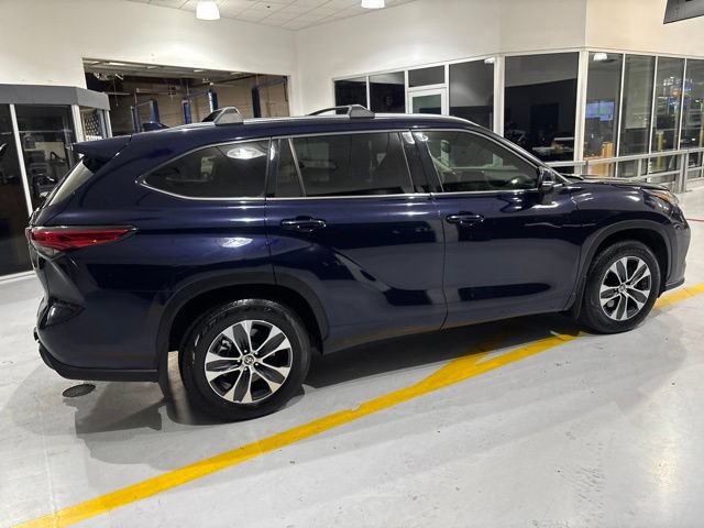 Used 2020 Toyota Highlander XLE AWD/4WD image 10