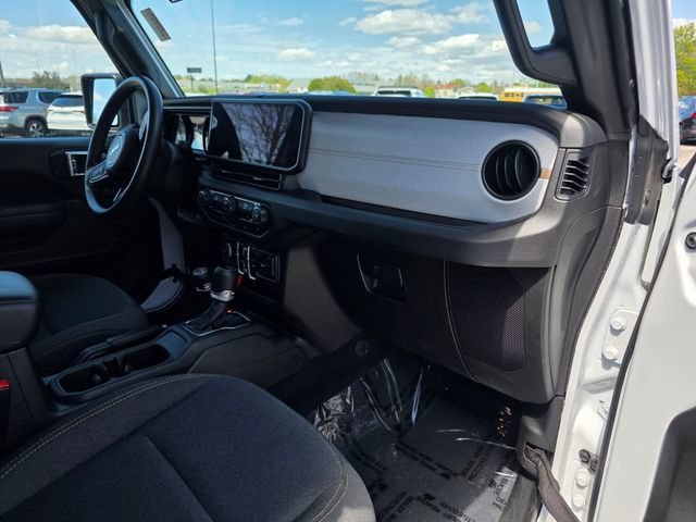 Used 2025 Jeep Gladiator Sport AWD/4WD image 11