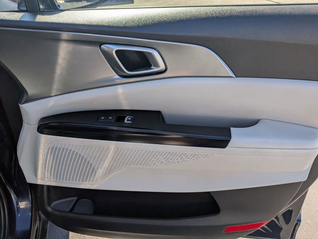 Used 2024 Kia Carnival LX image 30