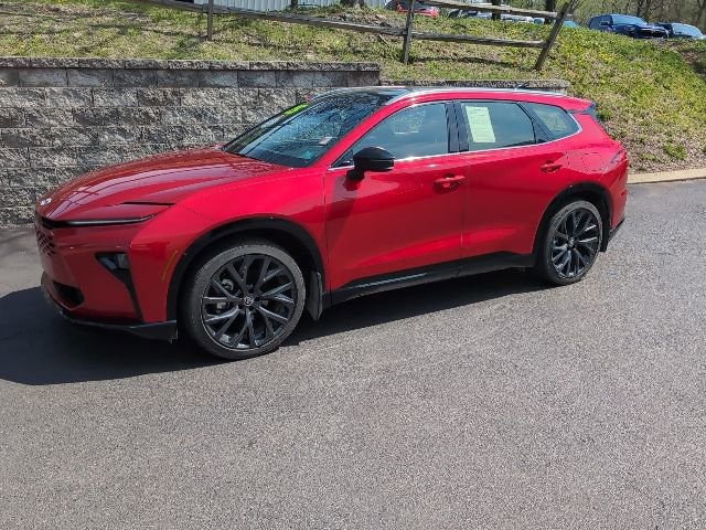 Used 2025 Toyota Crown Signia w/ Advanced Technology Package image 5