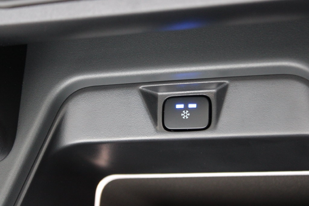 New 2026 Land Rover Defender 130 X-Dynamic SE AWD/4WD image 23