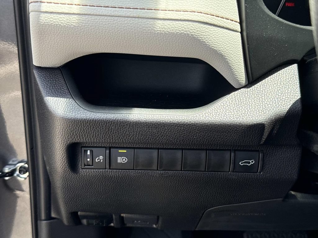 Used 2025 Toyota RAV4 XLE w/ Convenience Package FWD image 33