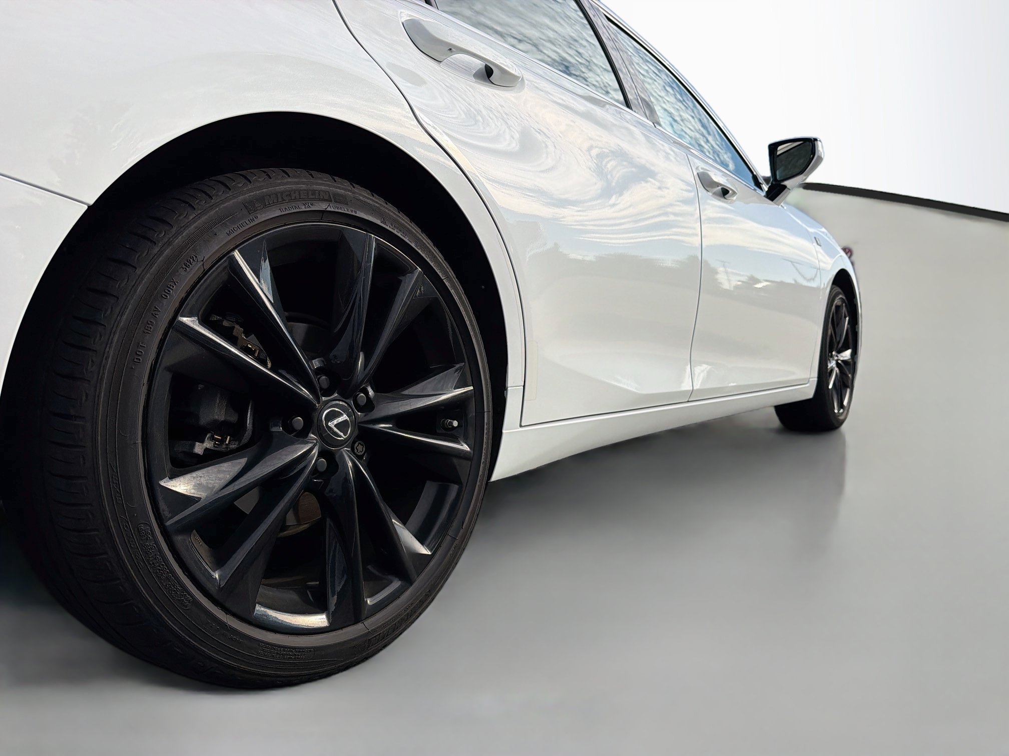 Certified 2023 Lexus ES 350 F Sport w/ Accessory Package (Z2) FWD image 7