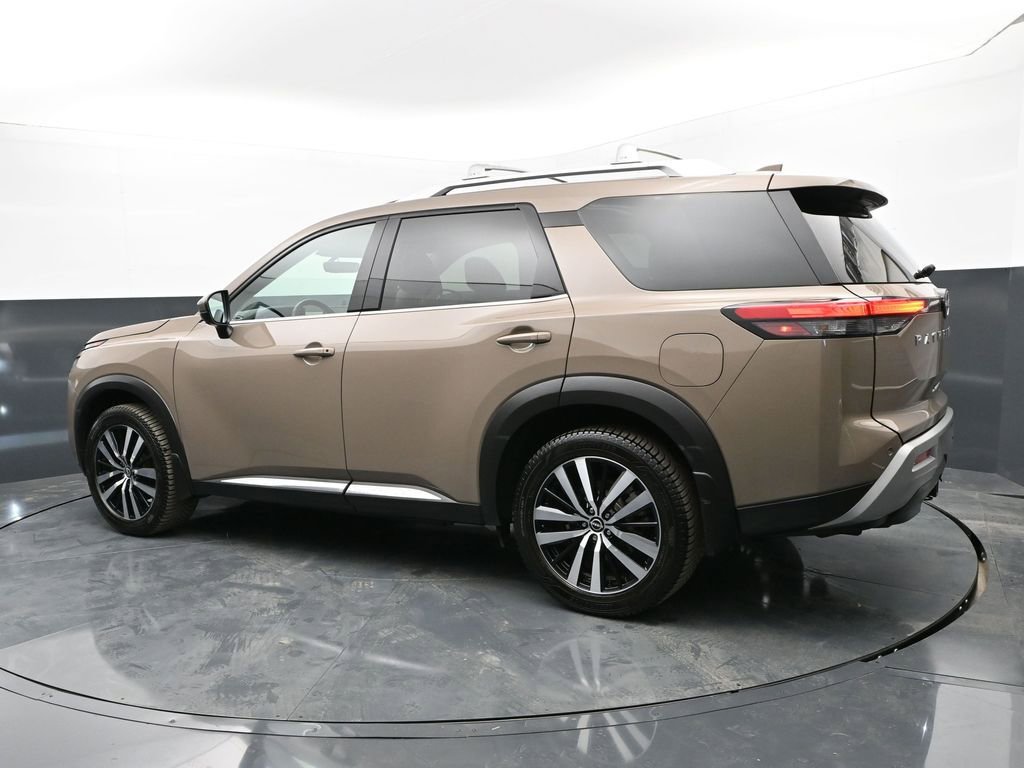 Used 2024 Nissan Pathfinder Platinum w/ Cargo Package image 7