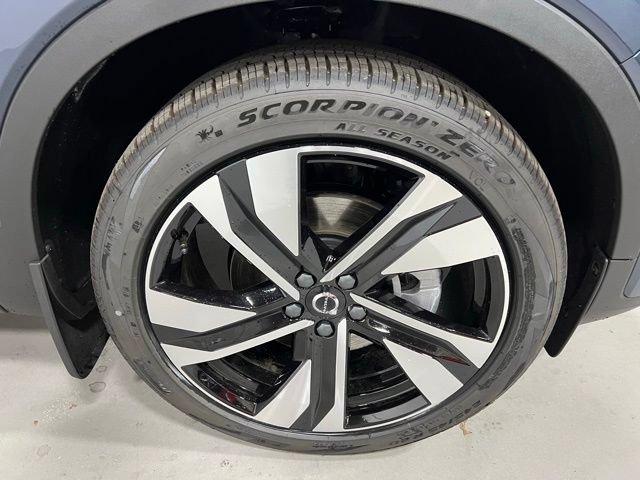 New 2026 Volvo XC40 B5 Ultra w/ Protection Package Premier AWD/4WD image 11