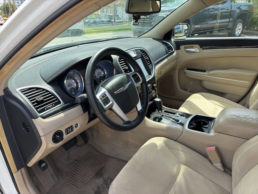 Used 2011 Chrysler 300 RWD image 7
