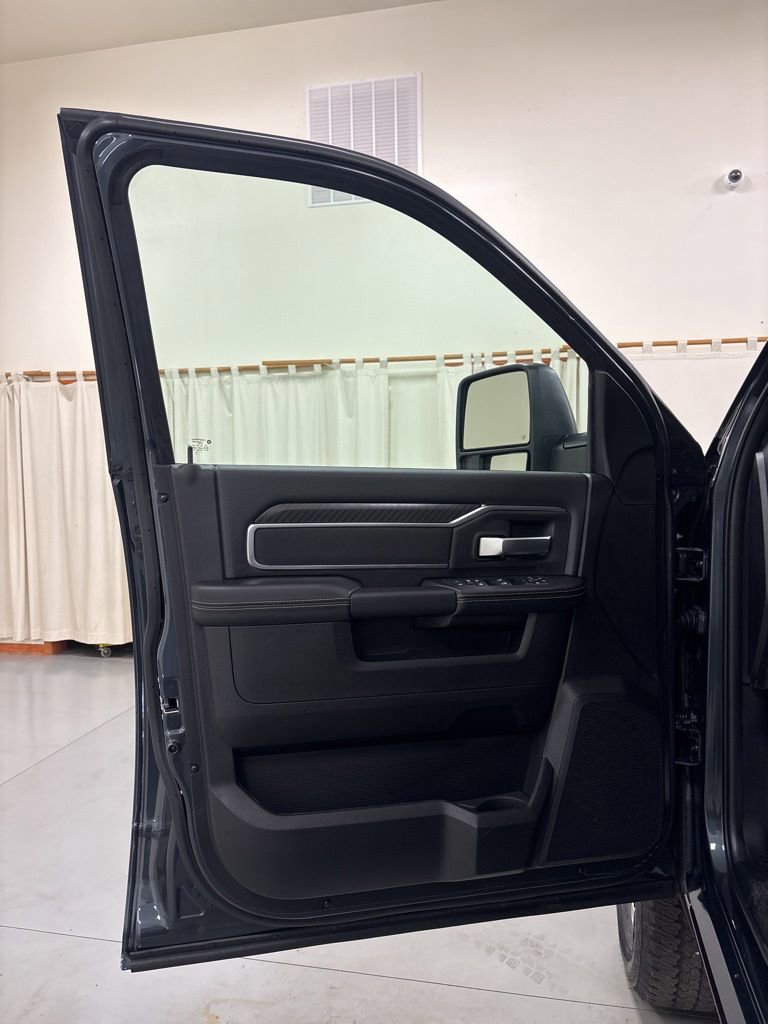 New 2026 RAM 2500 Big Horn AWD/4WD image 17