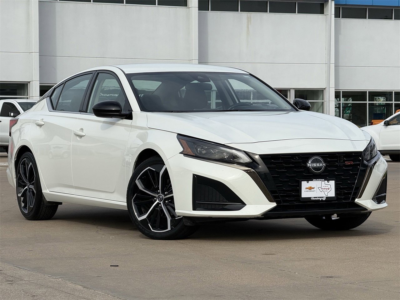 Used 2024 Nissan Altima 2.5 SR image 2