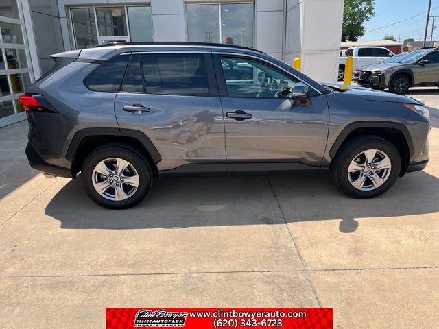 Used 2022 Toyota RAV4 XLE AWD/4WD image 7