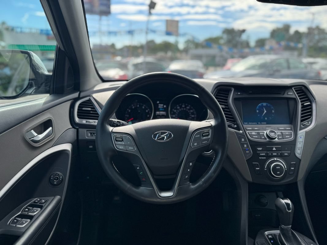 Used 2013 Hyundai Santa Fe Limited w/ Technology Pkg AWD/4WD image 17