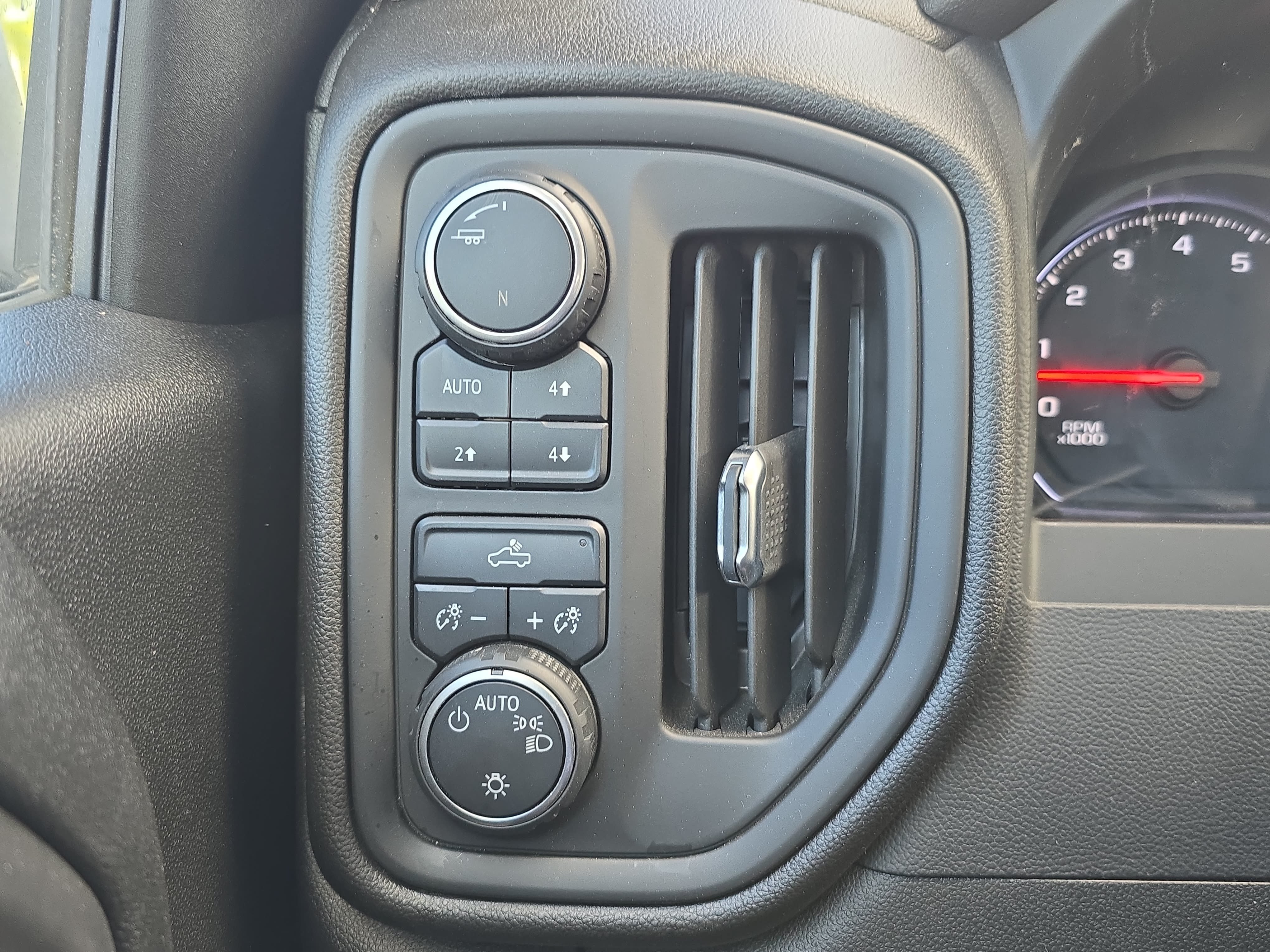 Used 2021 Chevrolet Silverado 1500 Custom Trail Boss AWD/4WD image 25